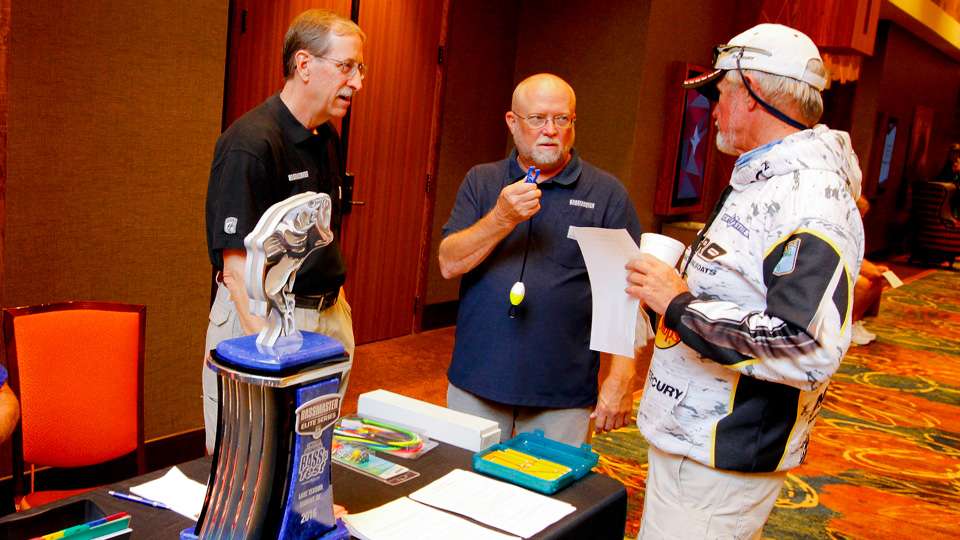 B.A.S.S. Conservation Director Gene Gilliland and B.A.S.S. Senior Tournament Manager Chuck Harbin discuss the use of a non-penetrating culling clip with Rick Clunn. A similar type of culling clip is required in the upcoming event on the Potomac River.