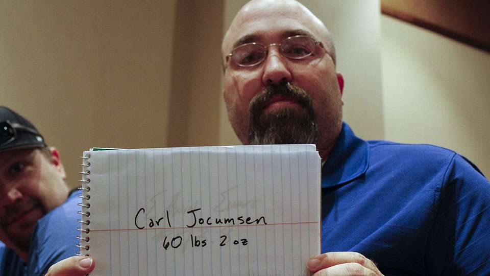 Dominic Falcinelli of Denton, Tex thinks Carl Jocumsen will get it down with just 60 pounds.