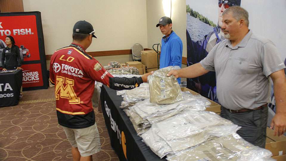 The 2015 Carhartt College Series Bracket Champion, Trevor Lo, scoots through the line and makes a stop at the Carhartt booth. Lo completed the Southern Opens and the first Central Open. This week he begins the Northern Series. He plans to compete in all 9 events this year as a part of his prize.