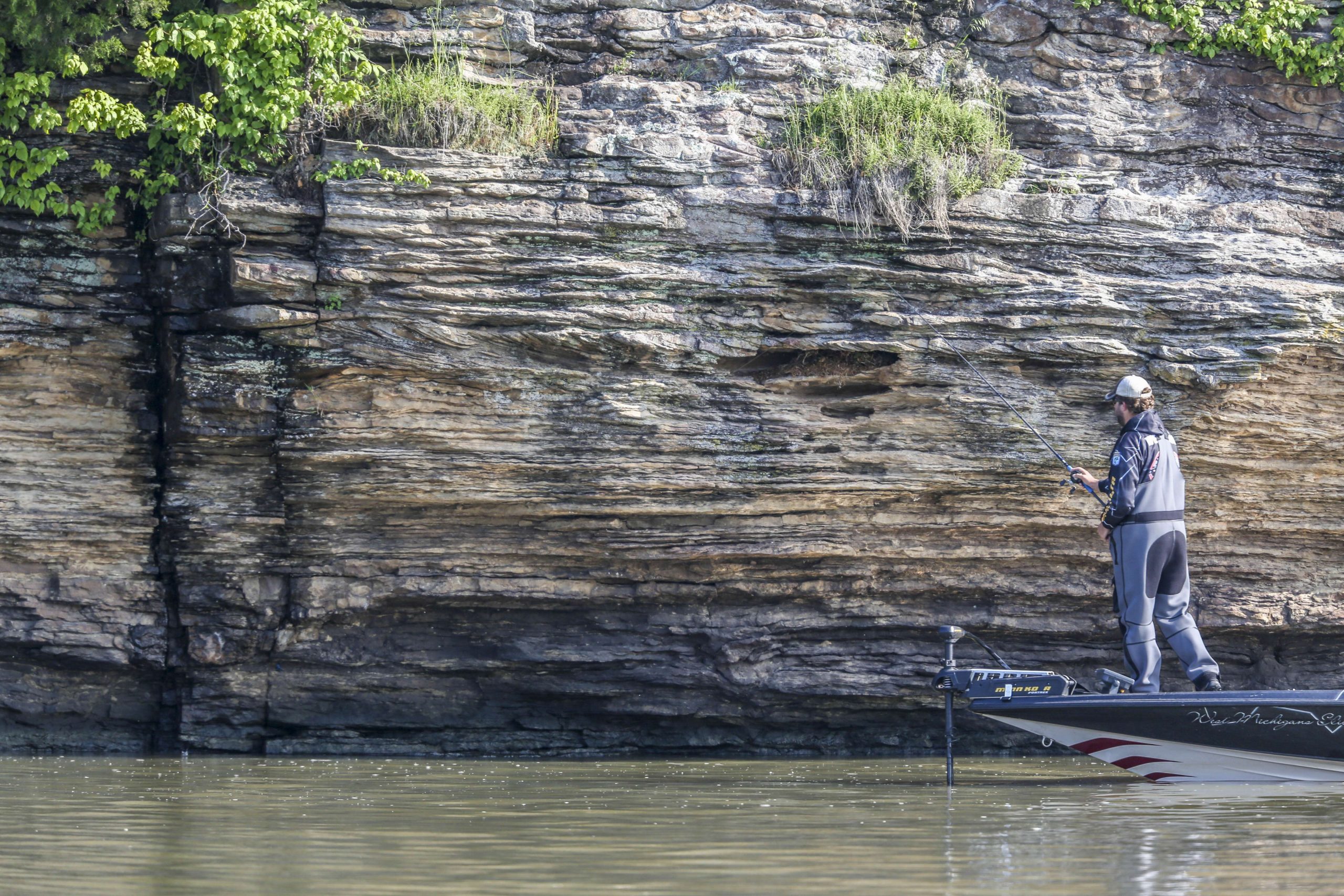 22. Lake Dardanelle, Arkansas [40,000 acres] According to the fisheries folks in this state, Dardanelle offers your best shot at a limit over 20 pounds. An FLW event fished here in March proved that itâs possible, as two limits topped that mark, the heaviest being 23Â­15. As an added bonus, this fishery is easy on the eyes.