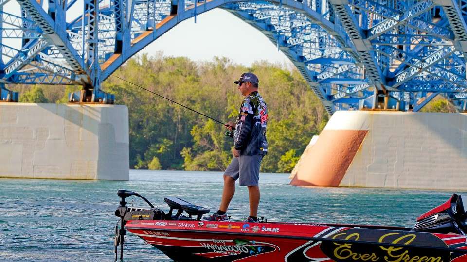 Unlike the other seven anglers in the Classic Bracket, Brett Hite found one area and concentrated on it all week â the North Grand Island Bridge pilings. There are 14 pairs of massive pilings on this bridge â one under the northbound lanes matched by one under the southbound lanes.