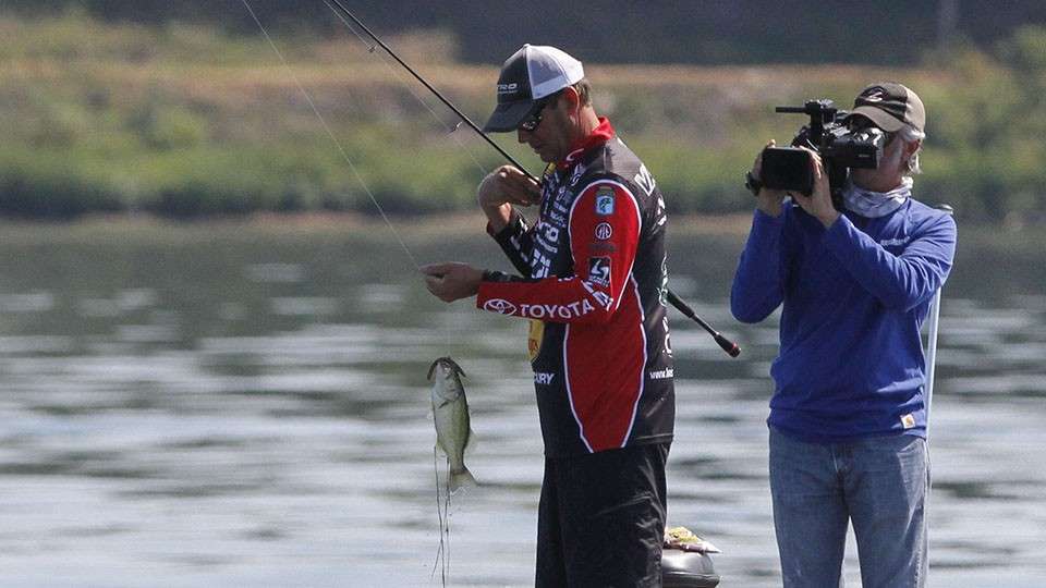 <b>1. Kevin VanDam, 71-13</b><br> VanDam chose the slim profile of soft plastics to mimic small perch and bluegill hiding in grassbeds spread over shallow flats. Productive lure targets were open spaces in the grass. That is where bass hid to ambush perch and bluegill (and his lures).  <p> Playing a starring role was a Strike King KVD Perfect Plastics Ocho. He chose a 5-inch model in a variety of natural hued colors. âThe Ocho is good for spawners because it resembles a perch or baitfish invading a bed.â 