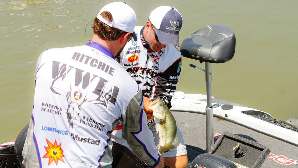 Edwin Evers and Chris Ritchie were the last to weigh their fish. 