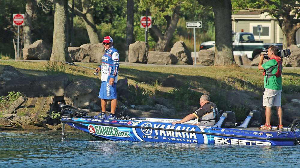 Dean Rojas finished with a weight of 7-14 on Day 3 of the 2016 Bassmaster Classic Bracket. Here's an inside look to his day on the Niagara River.