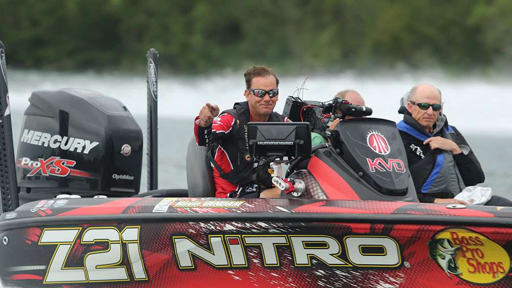Kevin VanDam down the Niagara River on the final day of the 2016 Classic Bracket with Trip Weldon as his tournament official.