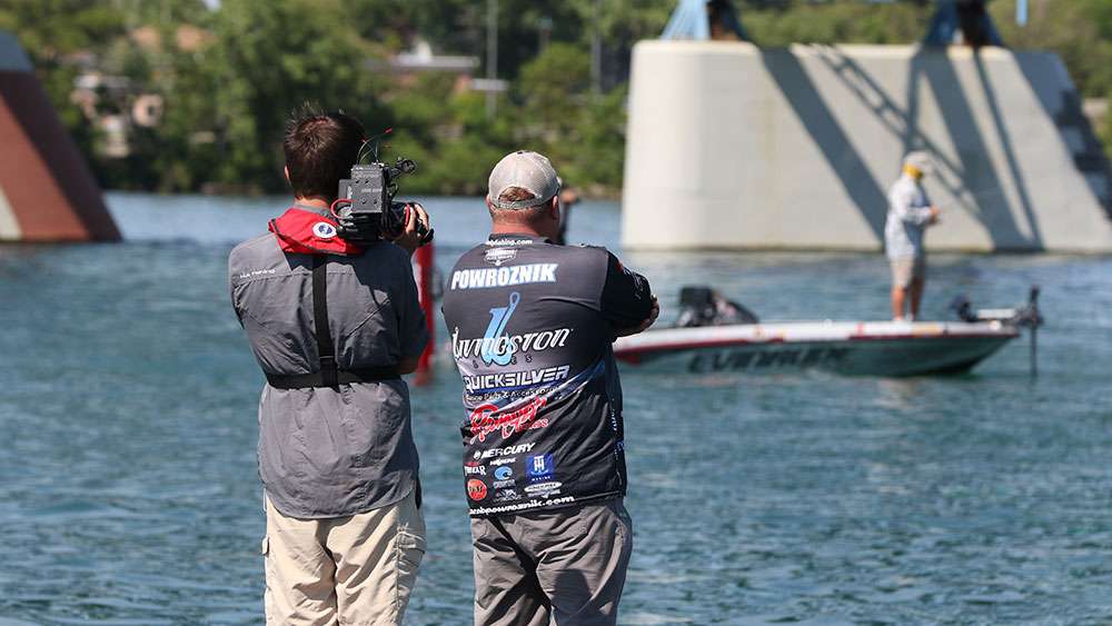 Kreiger's friend continues to watch eagerly awaiting a single fish that will push Kreiger into the semi-final round.