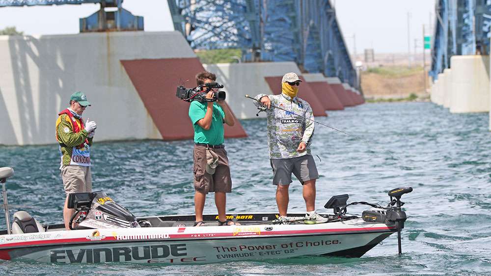 Kreiger has only a few more minutes to find one last fish. Without it, KVD will likely win based on the tie breakers already set in place. 
