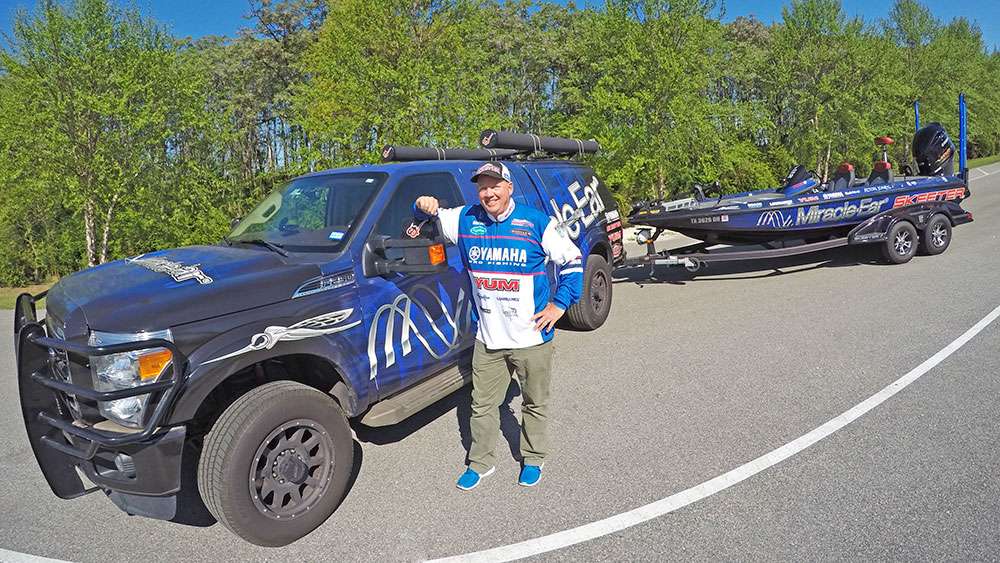 Alton Jones of Lorena, Texas, took a little time to walk us through his 2016 Skeeter FX 20. Both his truck and boat are wrapped by Miracle Ear, a sponsorship that Alton displays free of charge.