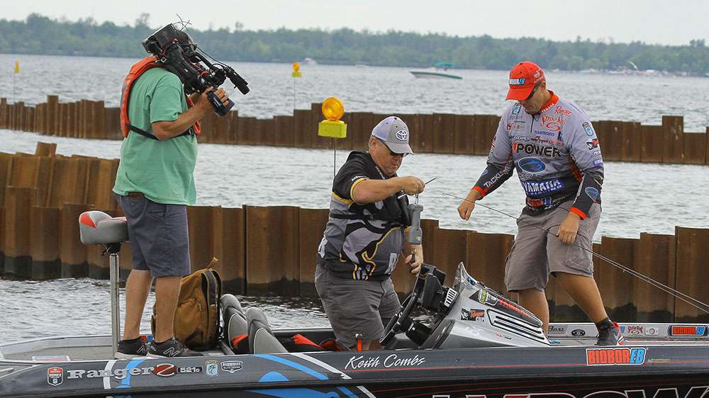 He moved toward the Bassmaster official to weigh this beauty. 