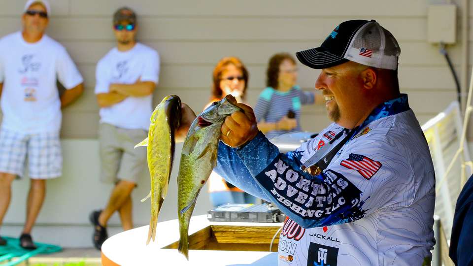 Chris Noffsinger would take the initial lead with 16 pounds, 3 ounces... 