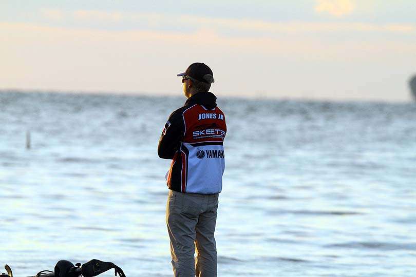 While other anglers ponder their fate for the day. Alton Jones Jr., is thinking of his first move before even leaving the launch site. 