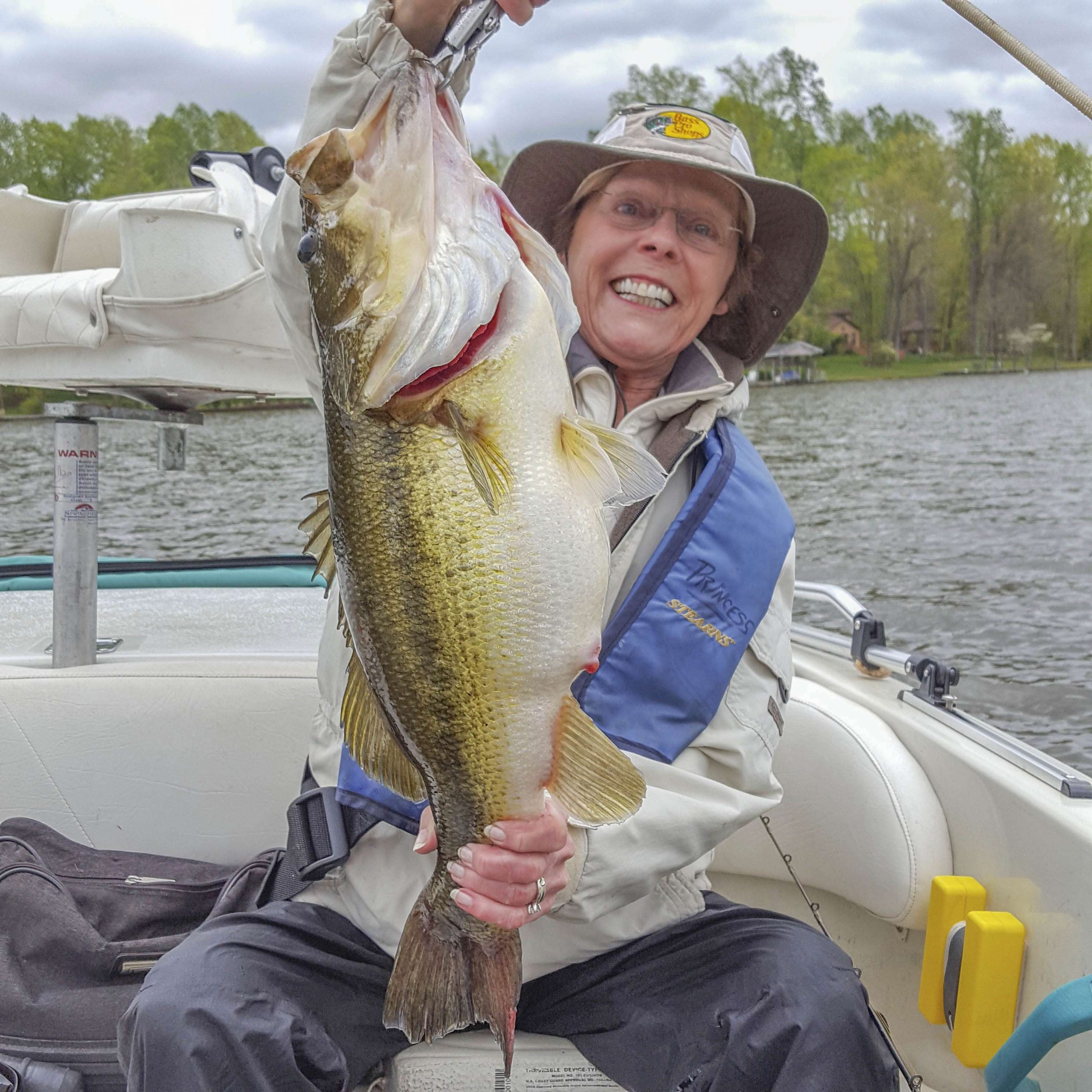 Carol Chelette
<br>North Carolina
12-12
<br>private lake, North Carolina
<br>Strike King 5-inch worm (red shad)