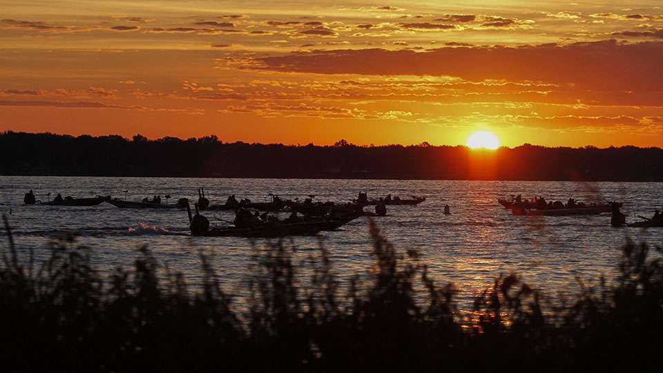 Day 2 of the Bass Pro Shops Bassmaster Northern Open started early at Oneida Shores Park. All 199 boats left as they searched for enough weight to get inside the Top 12.