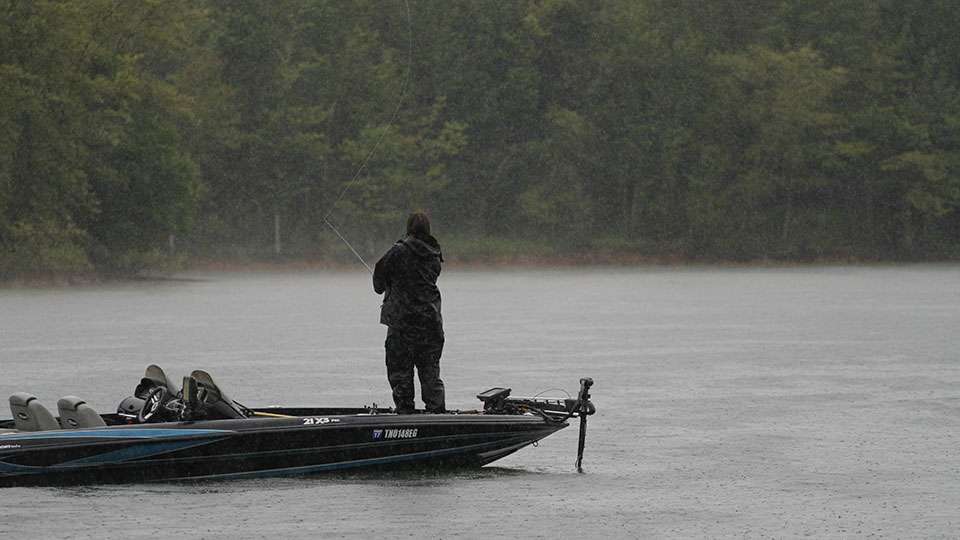 After a hot and sunny practice period, Green River Lake threw a curveball to the 89 teams as a monsoon of rain fell down for most of Day 1 at the Carhartt Bassmaster College Series National Championship.