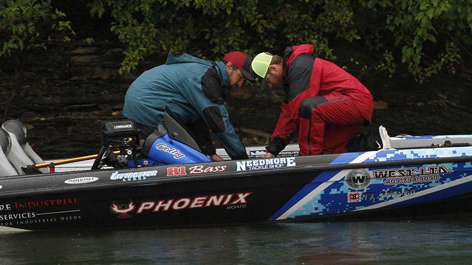 Ogden and Simoneaux both verify with each other that it does measure just so they can make sure it is a legal fish.