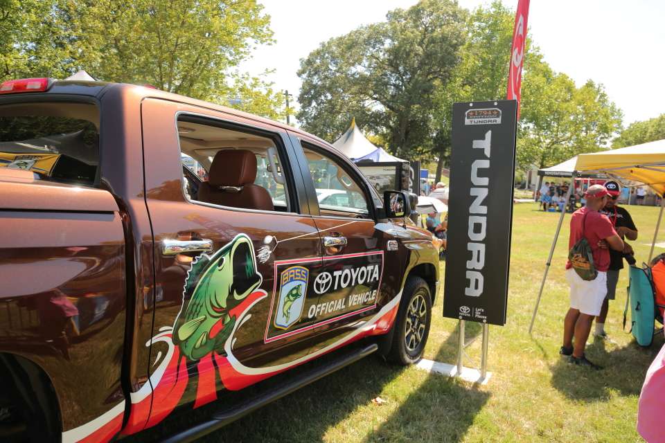 The excitement is growing at the final weigh-in of the Bassmaster Elite at Potomac River...