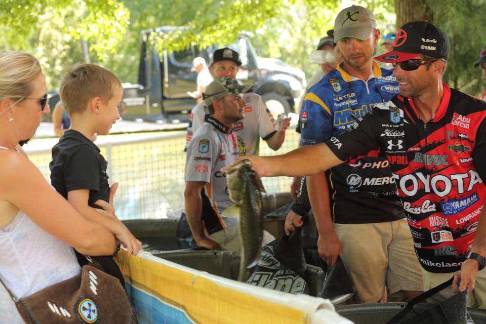 Mike Iaconelli shows his nice fish to his son.
