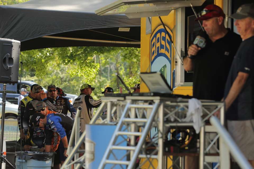 For having good fish care at the tournament, the weigh-in was going through quickly on Day 1.