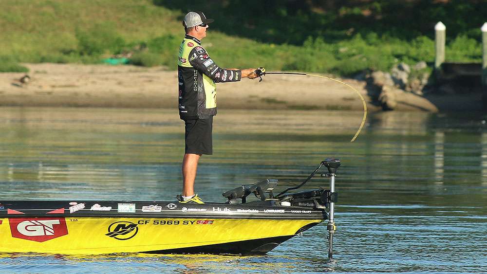 Follow the competitors on Day 3 of the Bassmaster Elite at Potomac River presented by Econo Lodge!