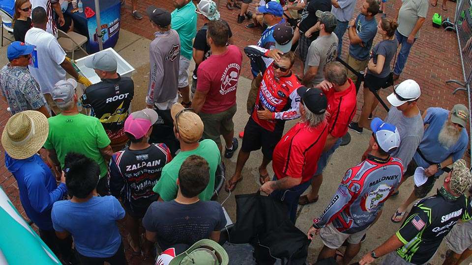 The tanks filled up with anglers, each hoping their team could knock off local pro Gluszek, but fishing was actually rather difficult for most on the Delaware.