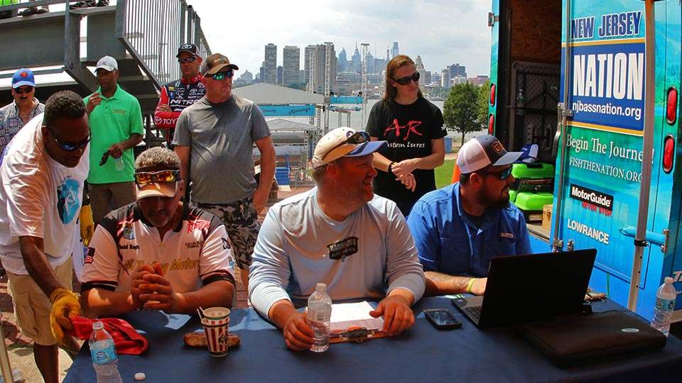 A crew from the B.A.S.S. Nation of New Jersey volunteered their equipment and people to conduct the weigh-in.