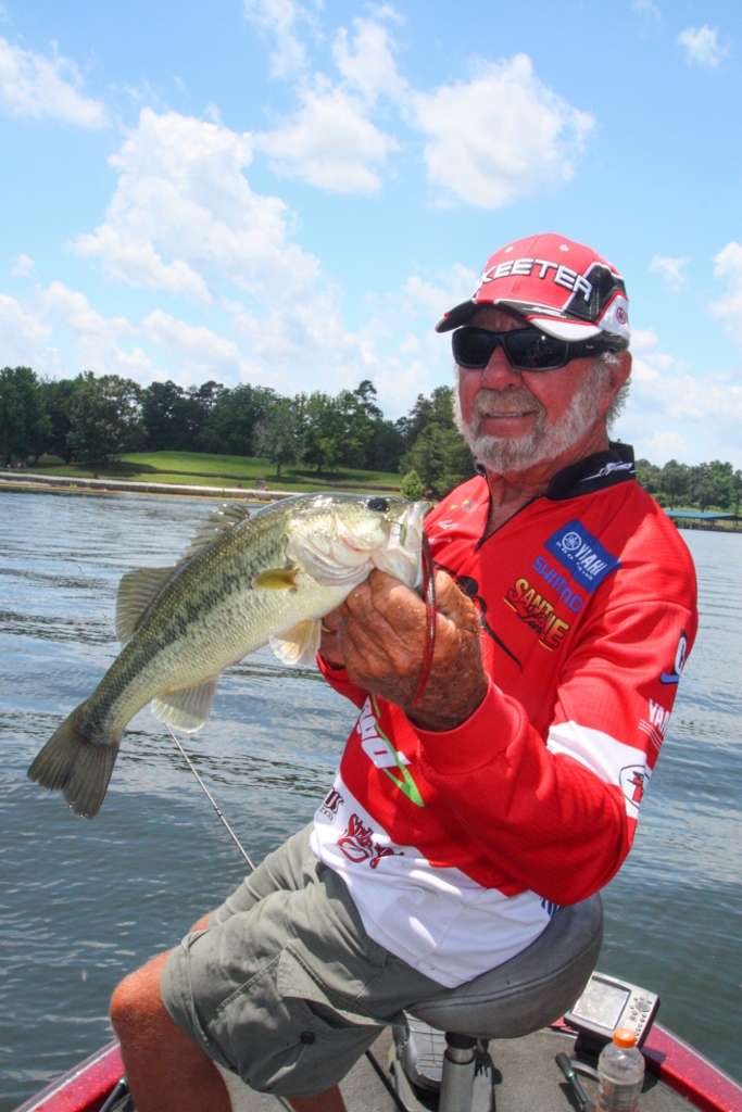 <b>1:21 p.m.</b> With only minutes remaining, Allen bags his seventh keeper of the day, 2 pounds, 2 ounces, off a rocky point on a worm.