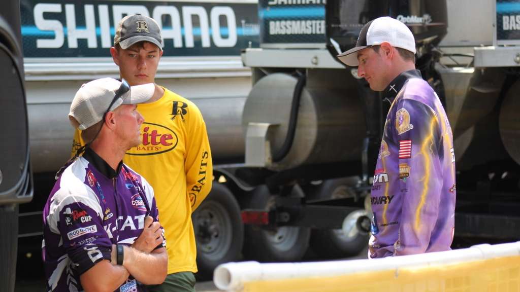 Alsop, who will fish on Friday in the semifinals, comforts Pahl.