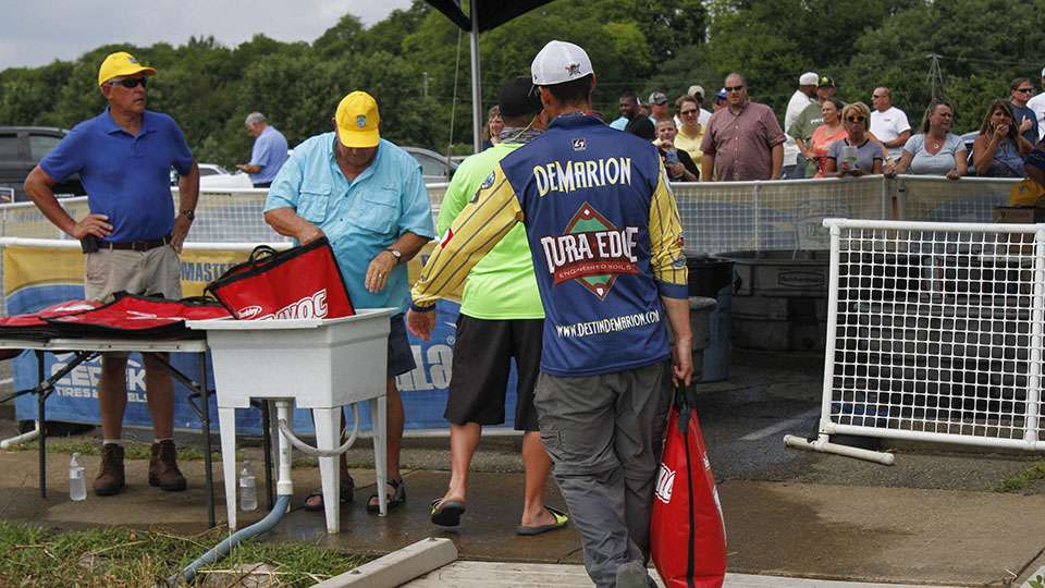 Destin Demarion takes his fish to the tanks. He had another decent day, but fell short in 15th place.