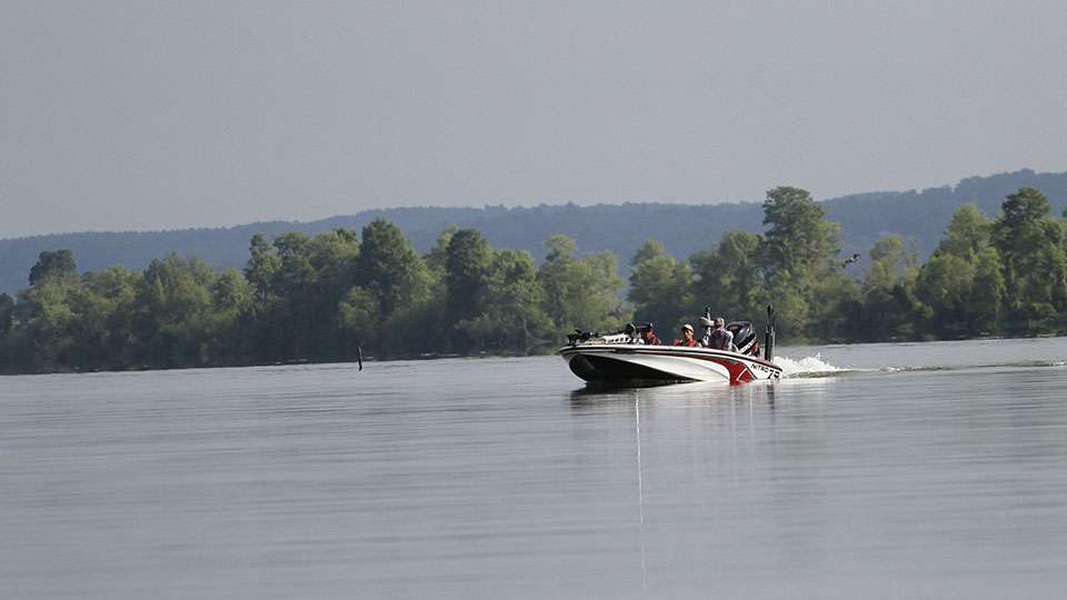 The final day of the 2016 Costa Bassmaster High School Series National Championship on Kentucky Lake was a hot one as the sun shone bright and hurt some of the teams that had prospered with a shallow pattern. We found the Day 2 leaders from Pell City as well as third place from Warren County on this final day.