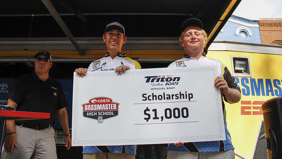 Floyd Jr. and Gibbons get $1,000 from Triton Boats.