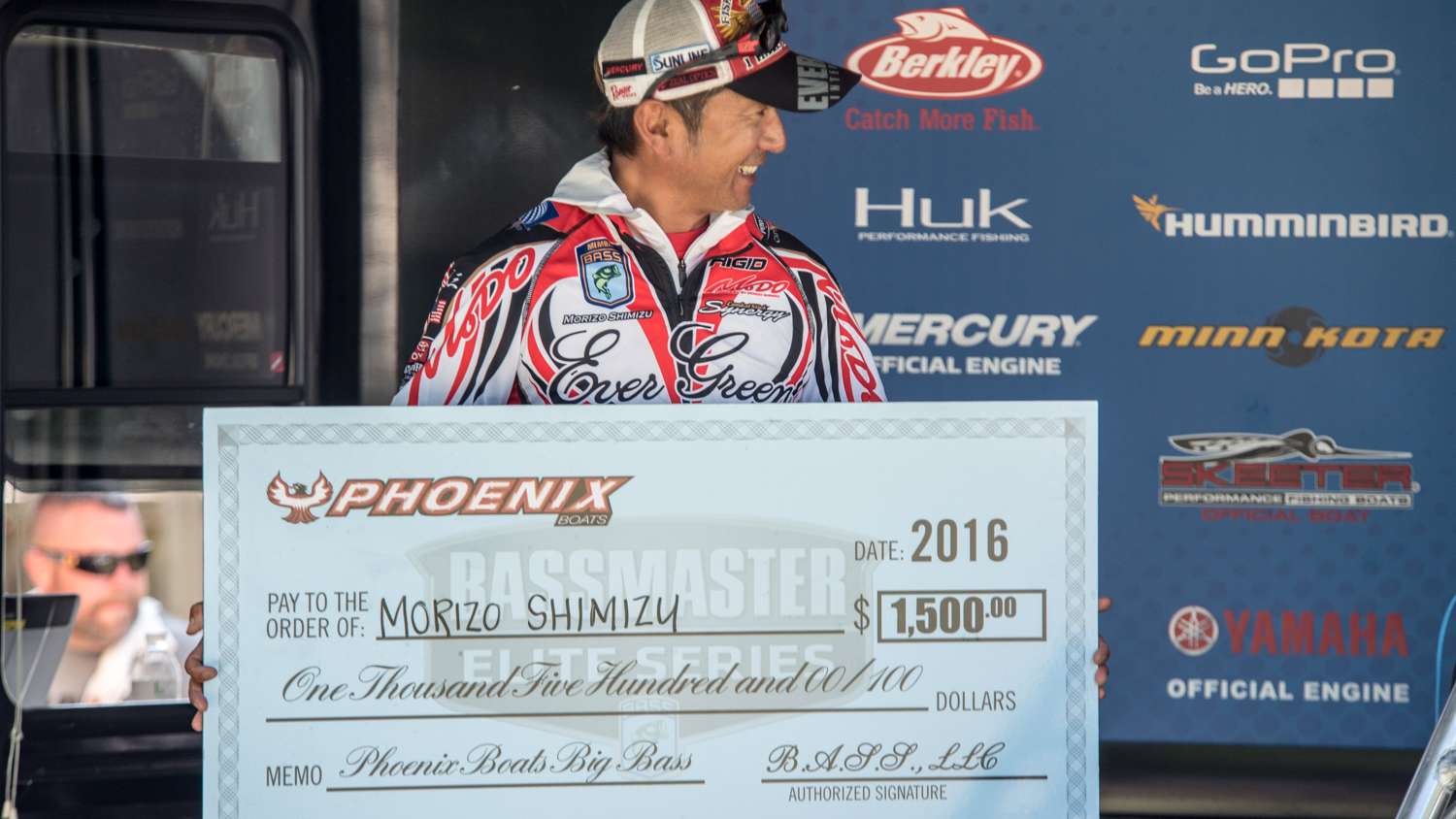Morizo Shimizu (47th, 11-6) picked up some bonus money from Phoenix Boats.