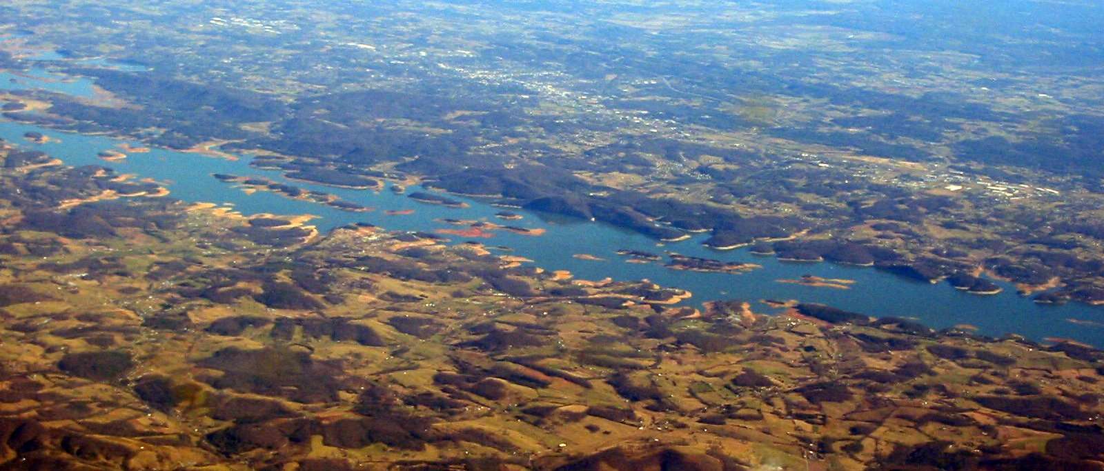 Located in the Tennessee Valley, Lake Cherokee sits between the Appalachian Mountains and the Cumberland Plateau. The lake is 52 miles upstream from where the Holston and French Broad Rivers meet to form the Tennessee River. Cherokee Dam is about a 45-minute drive from downtown Knoxville. 