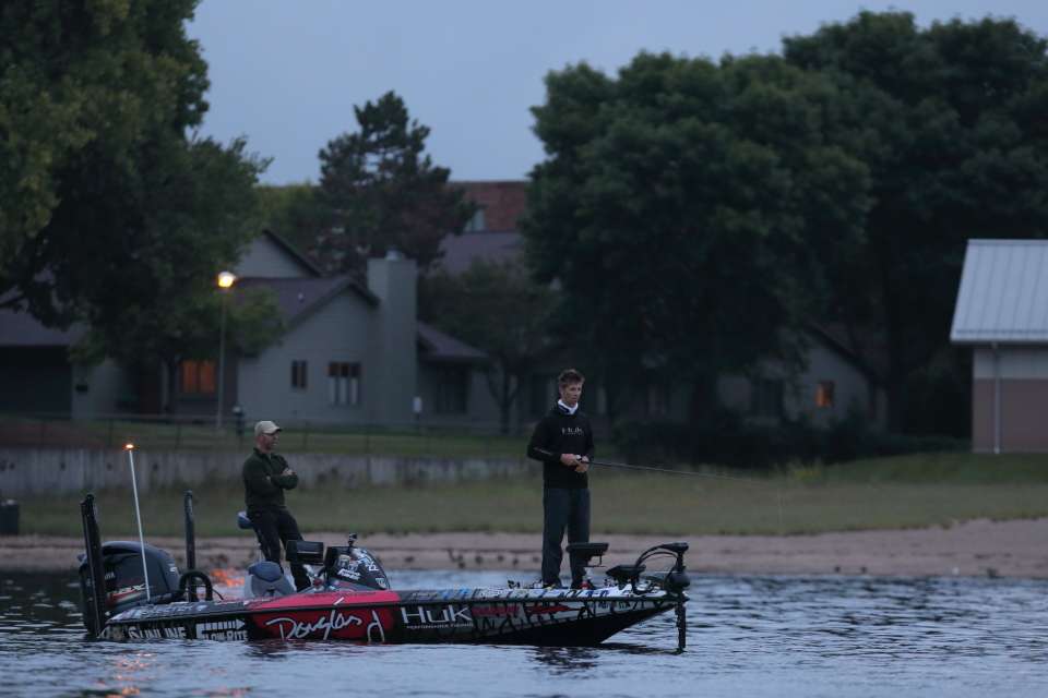 Follow along as the pros start the last regular season tournament at the Plano Bassmaster Elite at the Mississippi River presented by Favorite Fishing