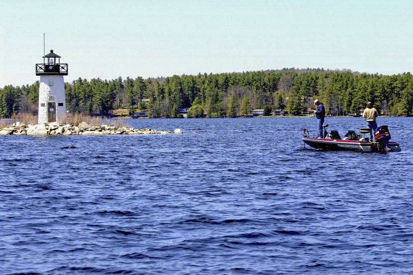 15. Cobbosseecontee Lake, Maine [5,540 acres] The largest lake in the Winthrop Lakes Region, Cobbosseecontee supports smallmouth bass, but it is mainly known for its excellent largemouth fishery. Youâll catch good numbers of bass here, along with the occasional trophy fish. It usually takes more than 30 pounds to win an annual benefit tournament for the Special Olympics. That event has an eight-Â­bass limit.