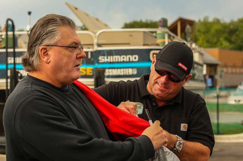 Dave Mercer signed a fan's shirt just prior to his time on the main stage.
