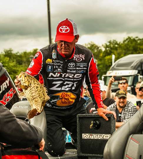 Kevin VanDam is ready to weigh.