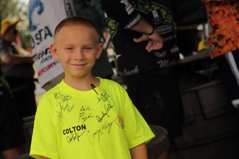 Little Colton is fighting against cancer, but he doesn't let it stop him from enjoying the weigh-in and collecting autographs.