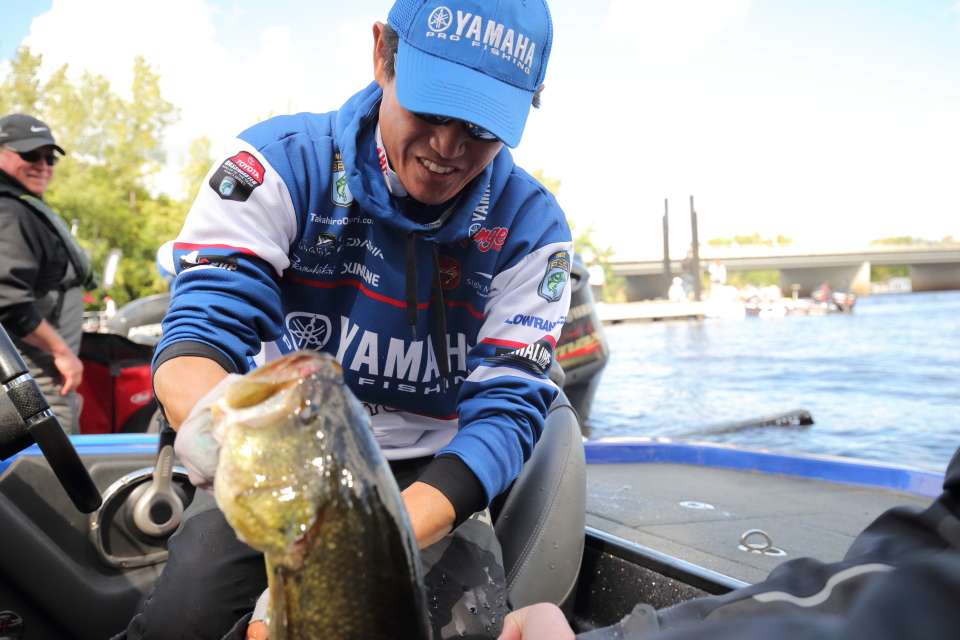 Takahiro Omori bags the biggest catch of Day 3 at the Mississippi River.