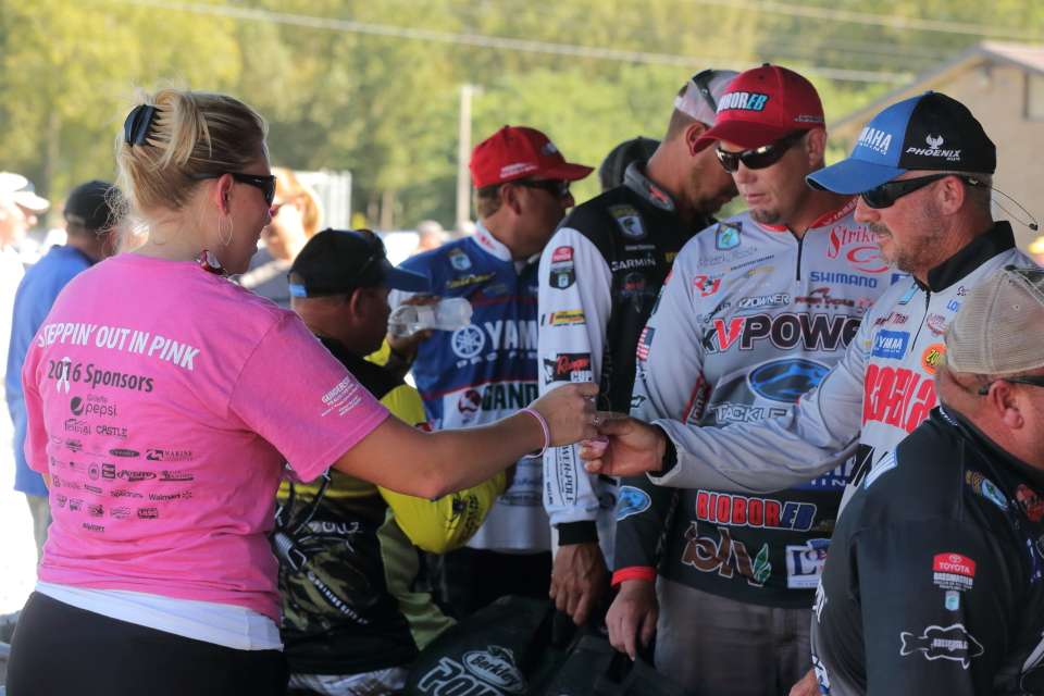 Anglers are supporting breast cancer awareness.