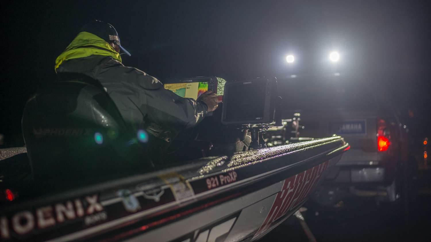After a soggy Day 2 on the mighty Mississippi River the Bassmaster Elite Series anglers seemed to be moving a little slower, hesitant to hop out of their warm, dry trucks and launch their boats in the rain.