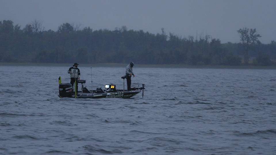 Head out on Lake Champlain for the final day of the Bass Pro Shops Bassmaster Northern Open season finale as the Top 12 anglers fight through the bad weather as they look to clinch a title.