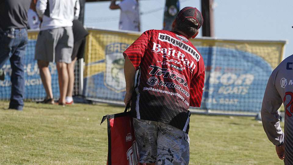 Defending Opens champion at the Red River, Stephen Browning, takes his fish to the scales.
