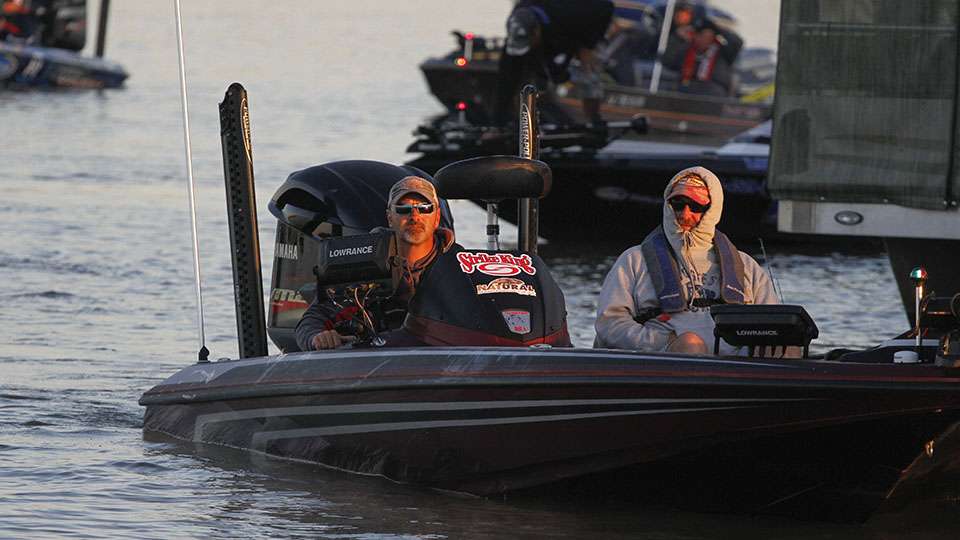 We tracked down 3rd place angler Luke Estel early on Day 2 of the Bass Pro Shops Bassmaster Central Open on the Red River and watched him pick apart his morning in hopes of punching his ticket to the final day Top 12.