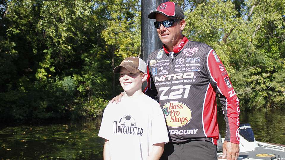 Kevin VanDam takes time to snap a couple photos with fans.