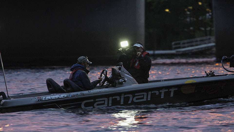 Catch up with Jordan Lee as takes on Day 2 of the Plano Bassmaster Elite at the Mississippi River presented by Favorite Fishing.