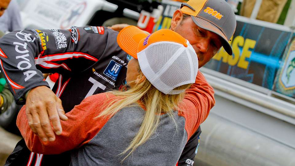 Current AOY points leader Gerald Swindle reaches for a hug from him wife, Leann. Swindle finished the day in 26th place, four places better than 2nd place AOY contender Keith Combs, currently in 30th place.  