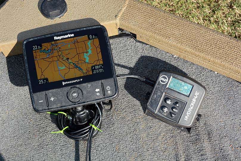 A Hydrowave and Raymarine Dragonfly 7 PRO with GPS Chartplotter and CHIRP DownVision add bigger rig features to the bow. 
