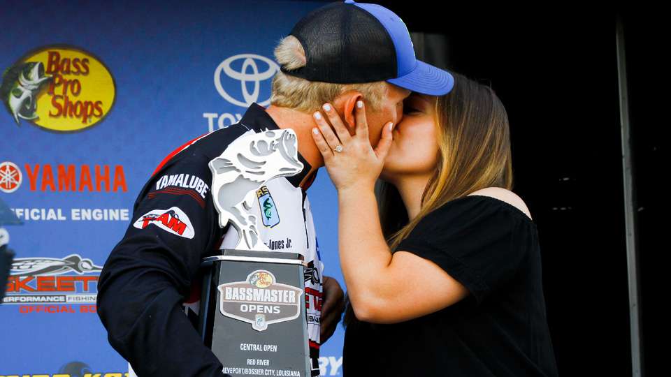 After being awarded the Champion's trophy, Alton Jones Jr. receives a congratulatory kiss from his fiance' Kelsey Mazzon. 