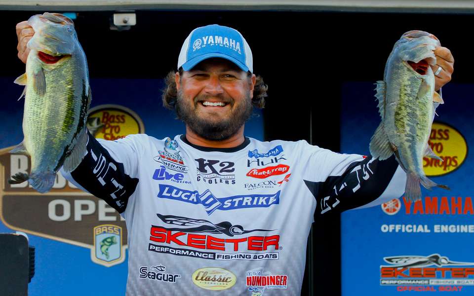 Cliff Crochet grabs the pro division hot seat with 18-4 for a three-day total of 46-6.
