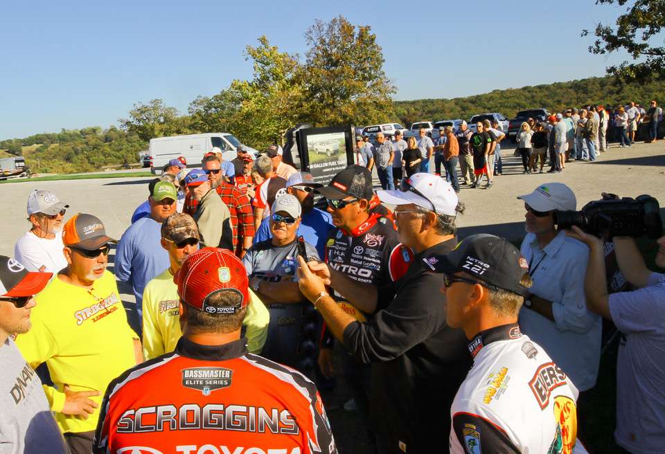 With registration underway, the Toyota pros went live on Bassmaster.com while they visited with competitors. 